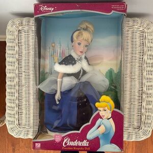 Disney Cinderella porcelain keepsake doll 2003, new
